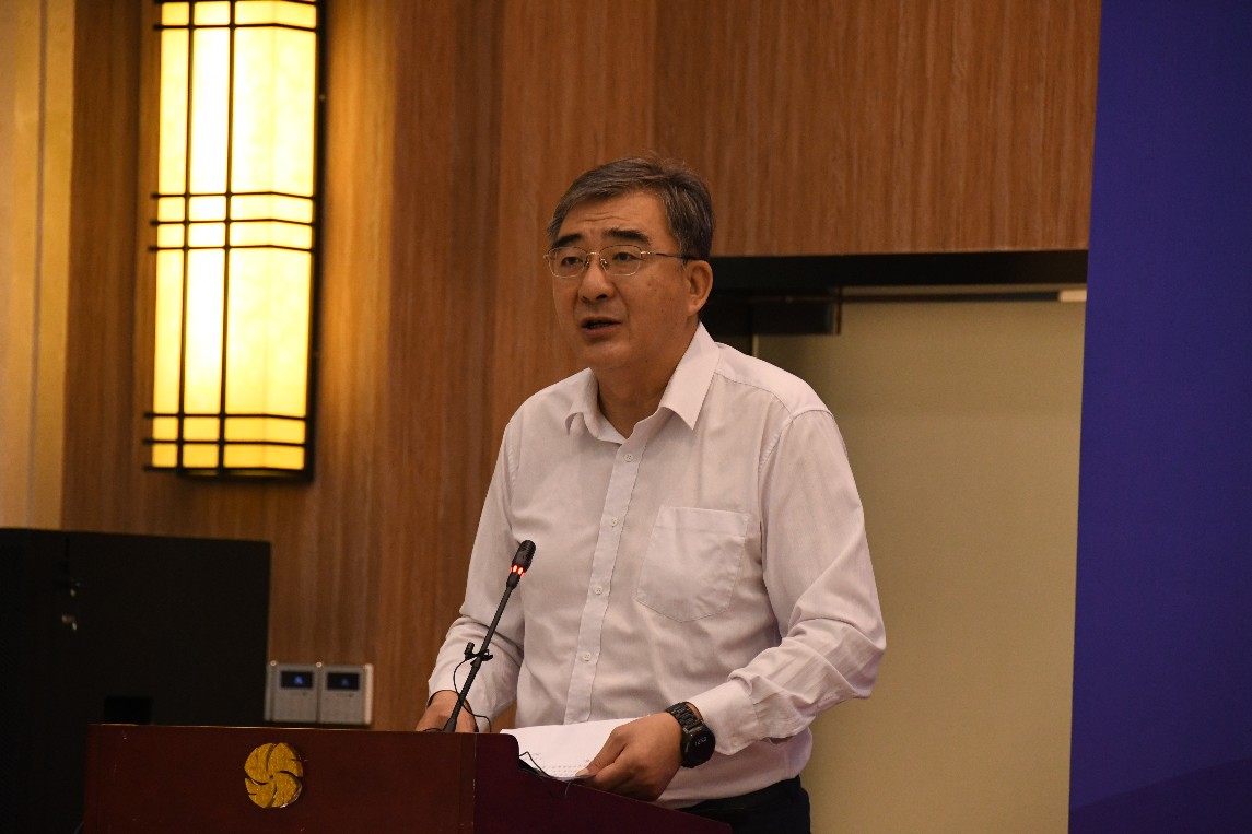 人力資源社會保障部職業(yè)能力建設司司長劉康宣讀人力資源和社會保障部表彰決定暨第一屆、第二屆全國電子信息服務職業(yè)技能競賽全國技術(shù)能手名單_gaitubao_1145x763.jpg